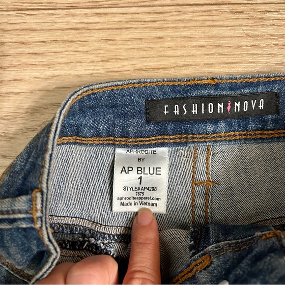 Fashion Nova High Rise Skinny Jeans | Size 1 | NWOT | Distressed Denim - Picture 9 of 12